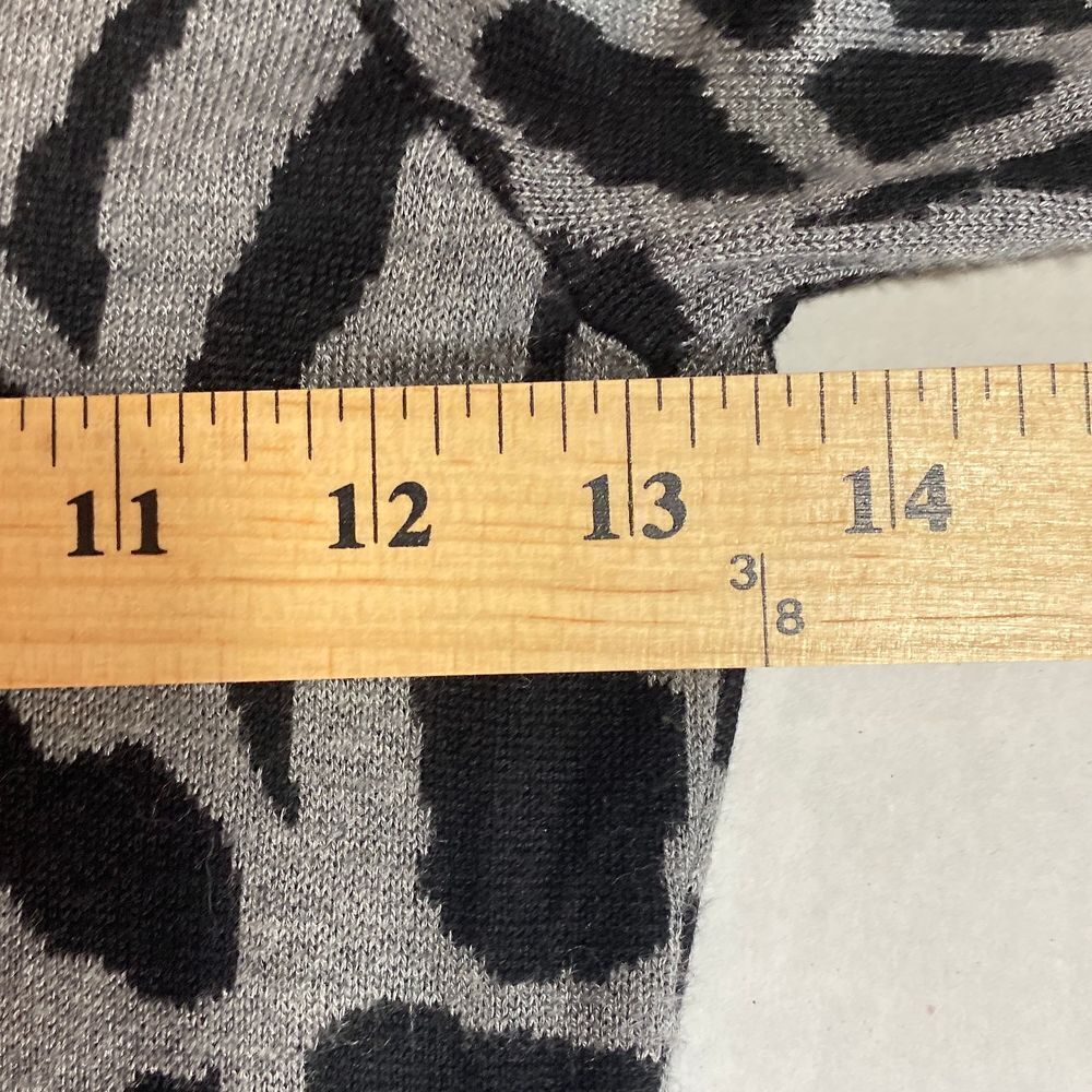 Express Design Studio Knit Pull Over Top Size XS, Gray/Black Animal Print - Picture 10 of 14